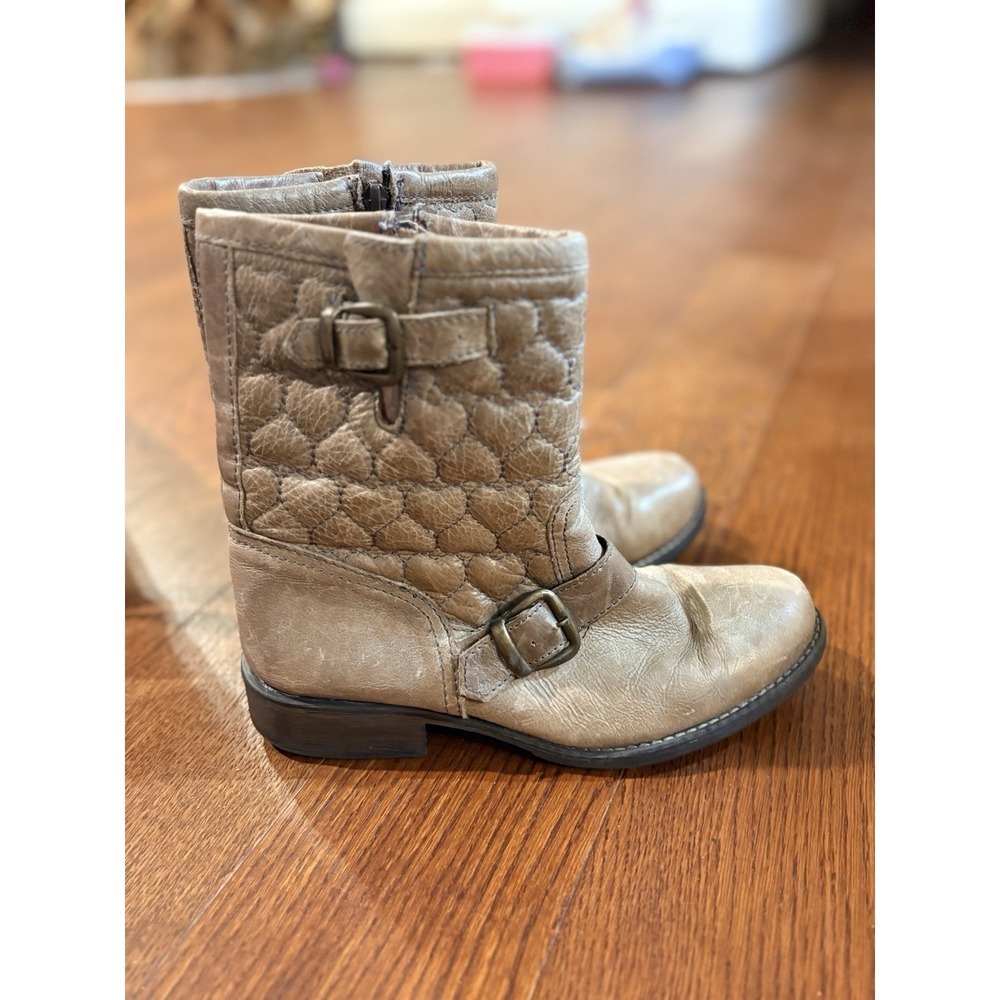 Betsy Johnson Taupe Boots Size 9.5 M Quilted Heart Leather Buckle Moto